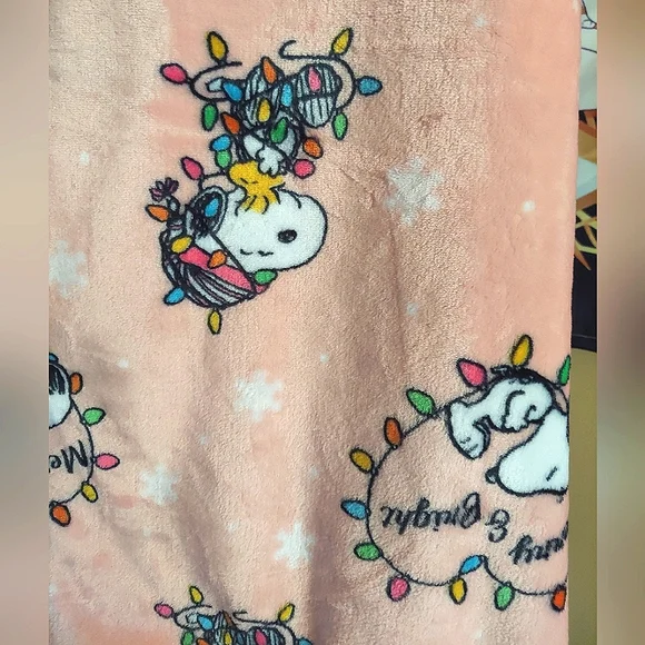 NWT Snoopy Soft Pink Holiday Fleece Throw Blanket - Picture 3 of 4